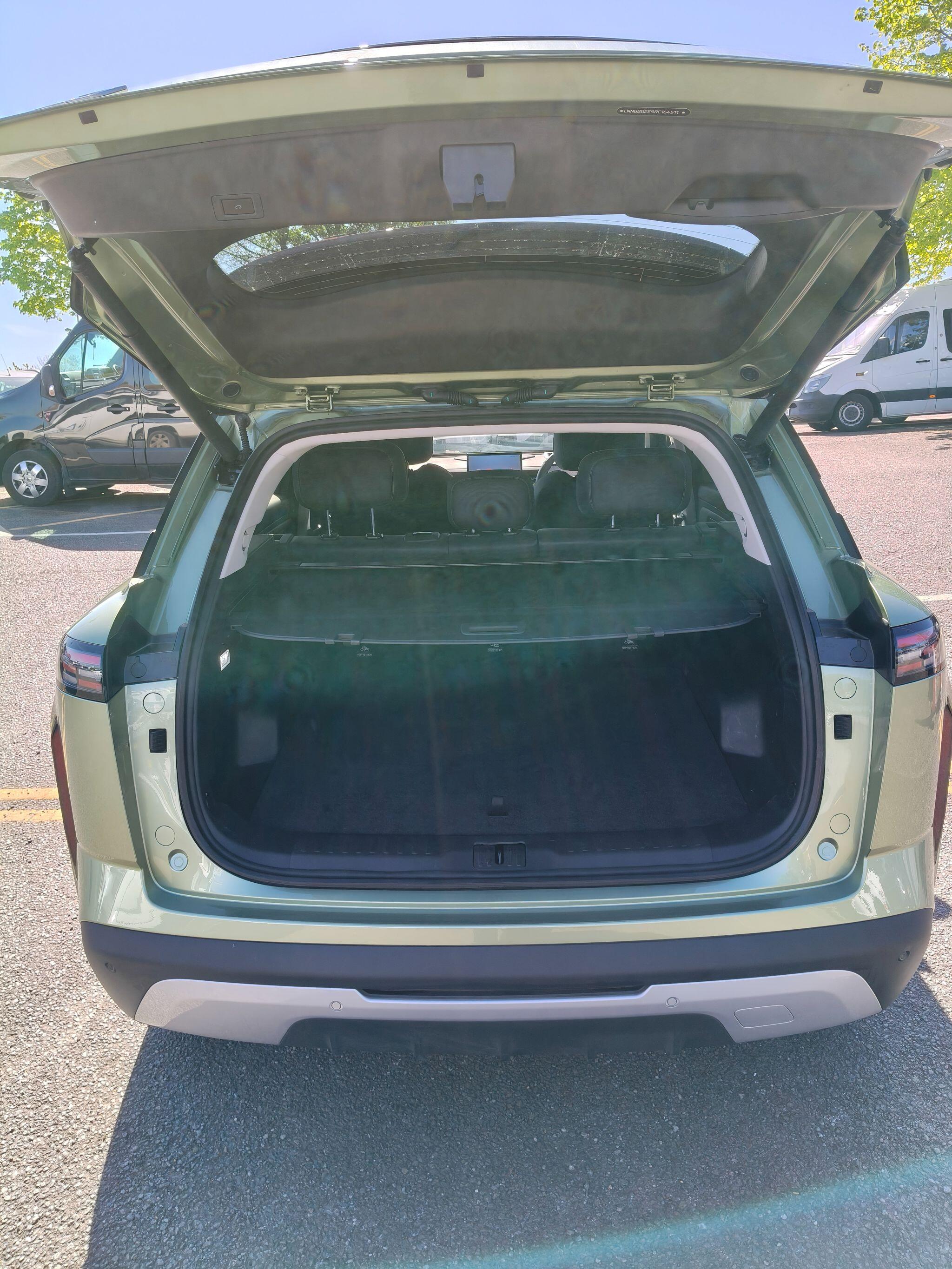 Large vehicle image